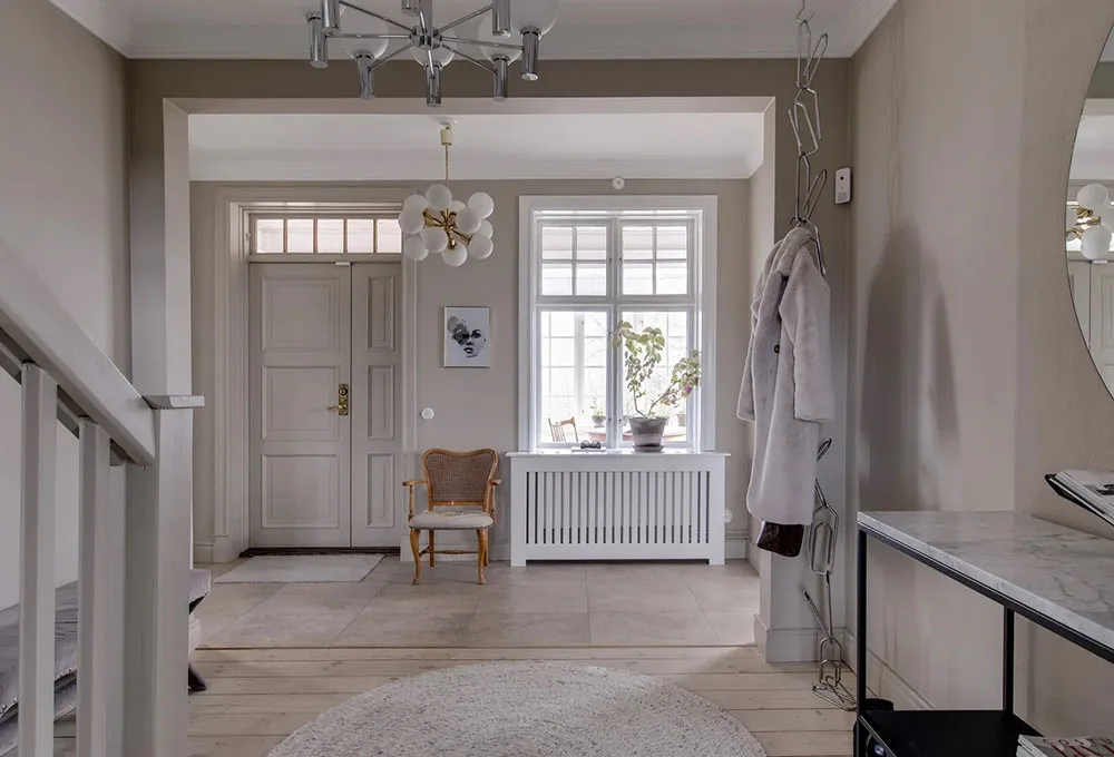 Zweiter Licht und elegantes Design: Überraschender Interior eines ländlichen Kottedgs in Schweden - Gallery image 28