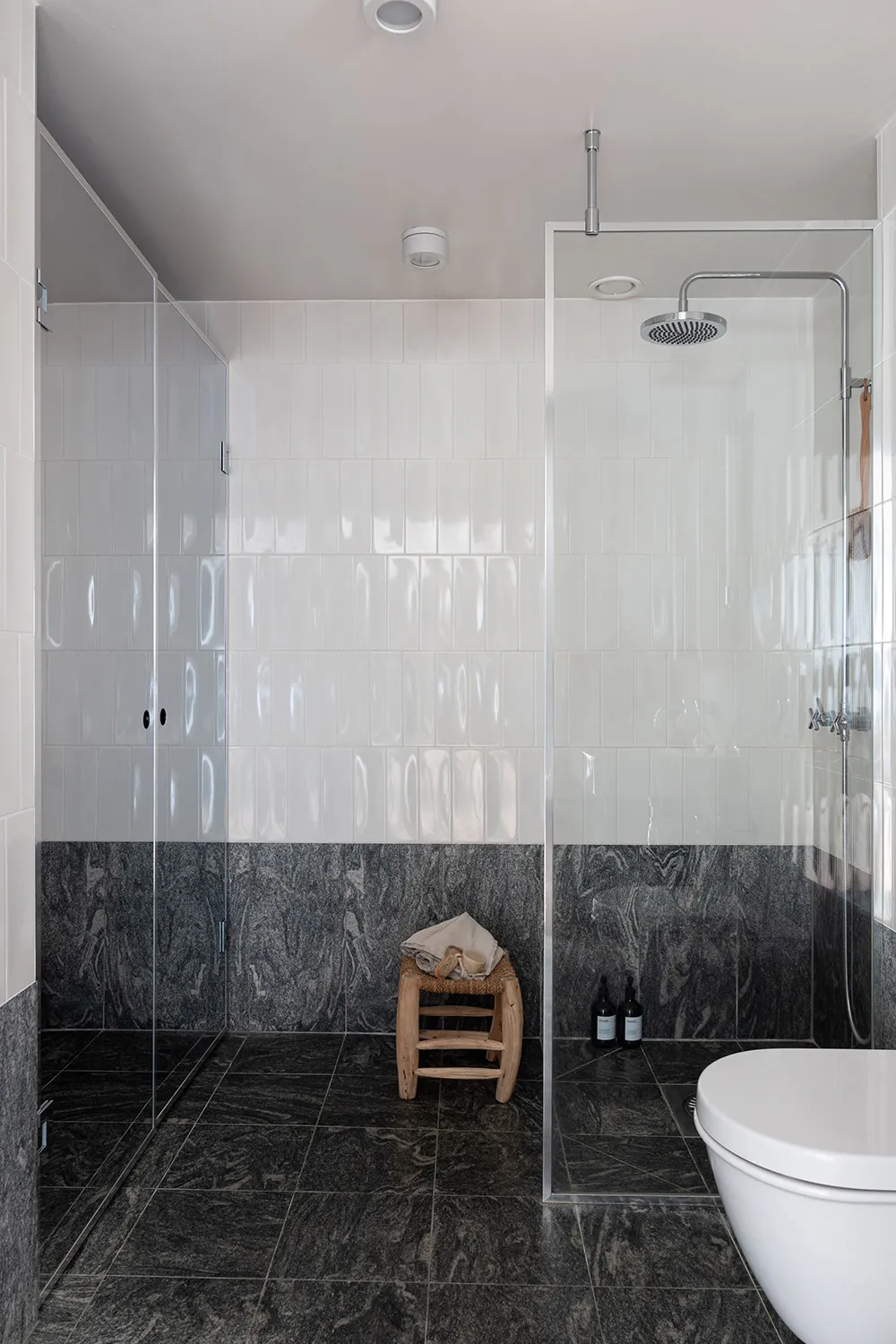 Светлый лофт со вторым светом и стильными тёмными акцентами в декоре (56 кв. м) - Gallery image 29