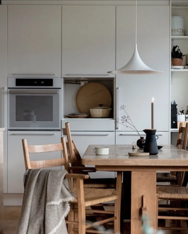 Winterferien mit Blick auf einen Fjord in Norwegen - Gallery image 2