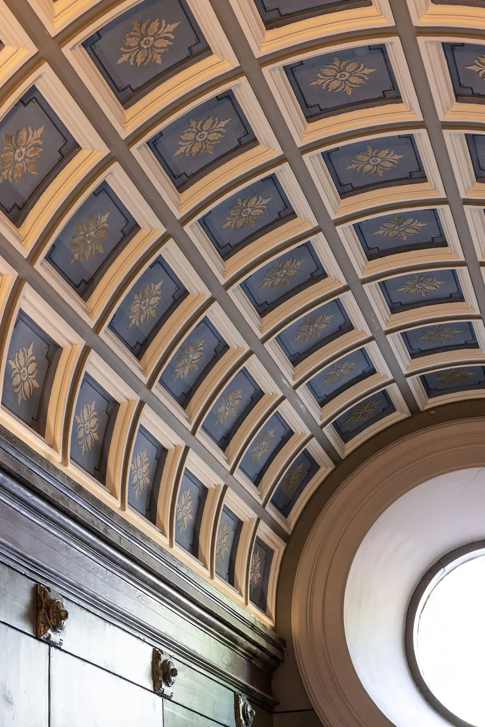 प्रभावशाली मोल्डिंग एवं आधुनिक फर्नीचर: स्टॉकहोम में एक अपार्टमेंट - Gallery image 33