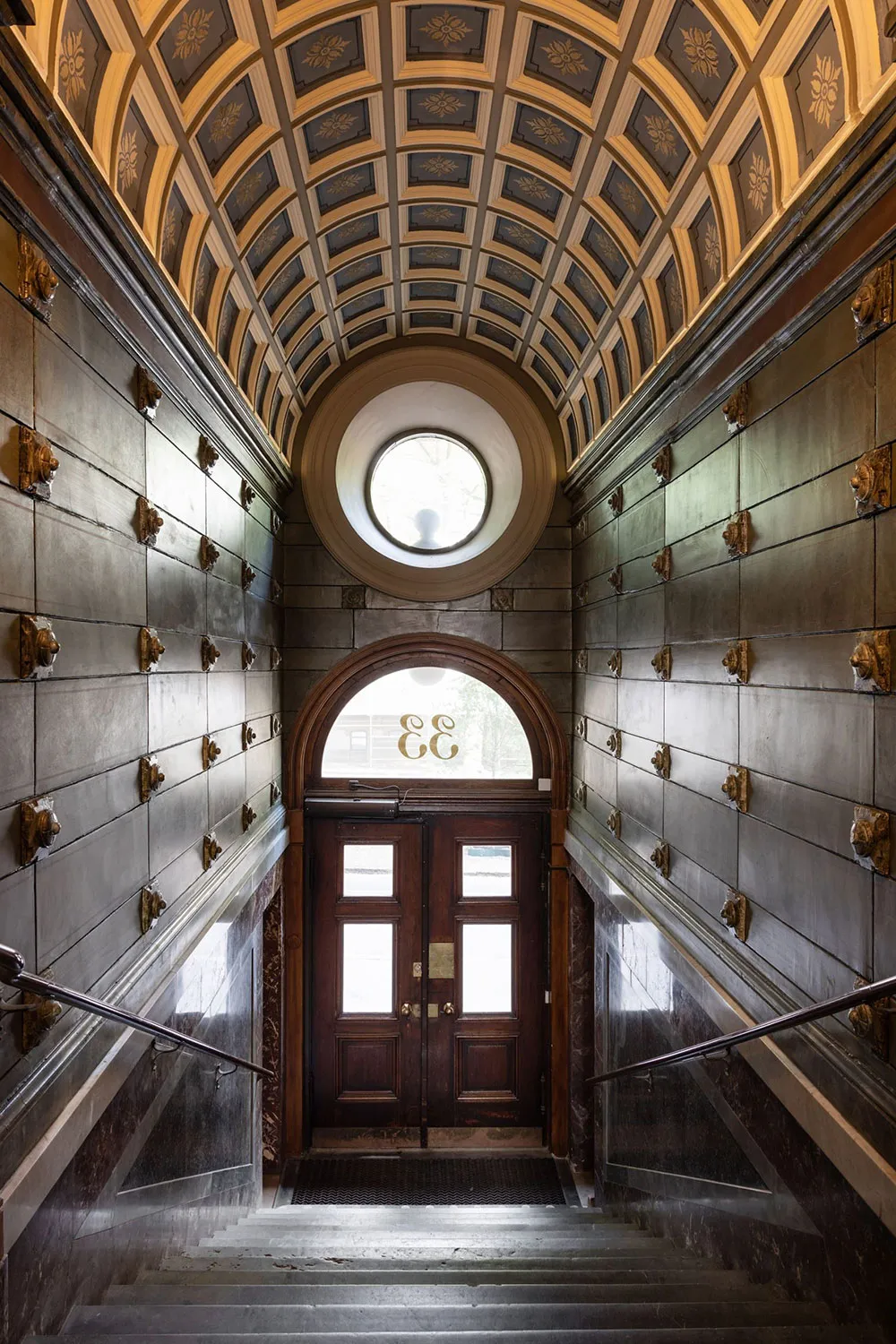 प्रभावशाली मोल्डिंग एवं आधुनिक फर्नीचर: स्टॉकहोम में एक अपार्टमेंट - Gallery image 34