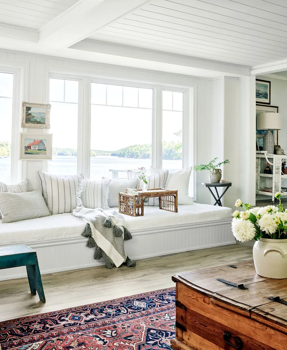 Interiores acogedores de una pequeña casa junto al lago Ontario - Gallery image 5