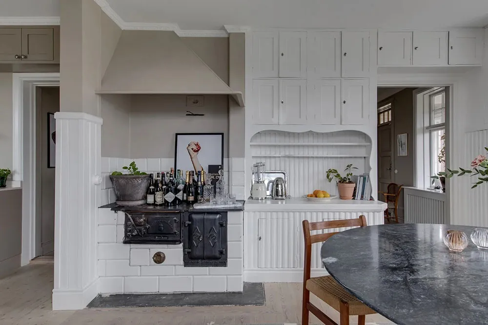 Zweiter Licht und elegantes Design: Überraschender Interior eines ländlichen Kottedgs in Schweden - Gallery image 16