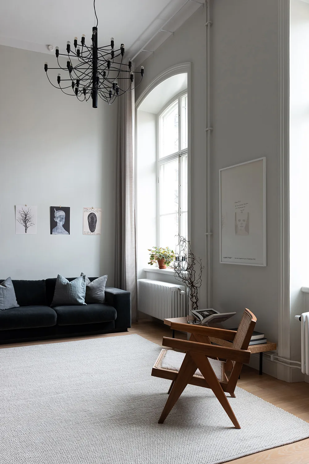 Светлый лофт со вторым светом и стильными тёмными акцентами в декоре (56 кв. м) - Gallery image 27