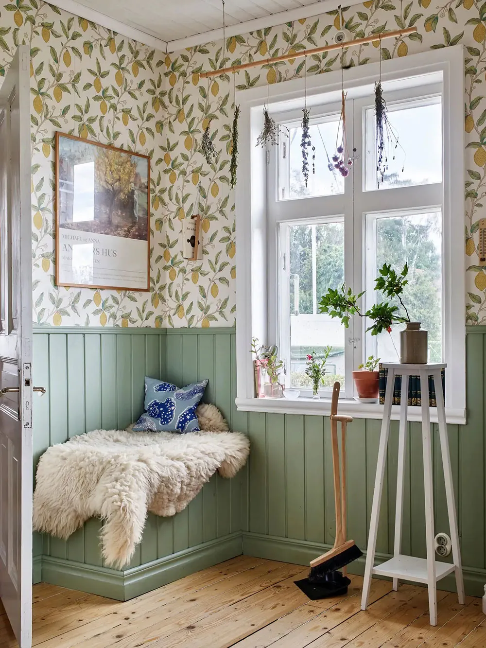 Diseños coloridos con estampados en una encantadora casa de campo sueca - Gallery image 9