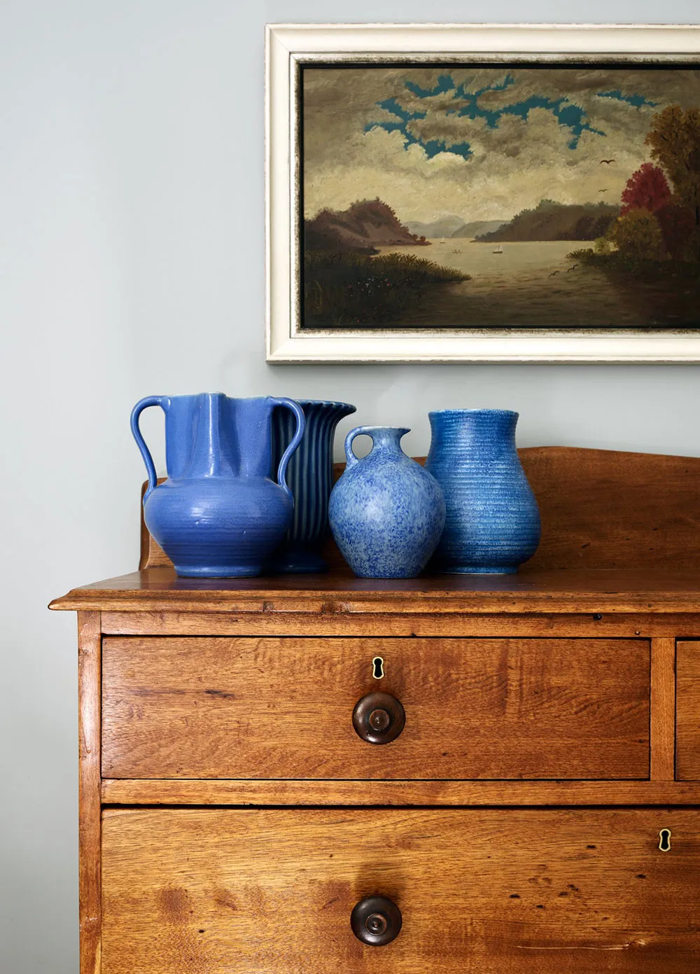 Interiores acogedores de una pequeña casa junto al lago Ontario - Gallery image 17