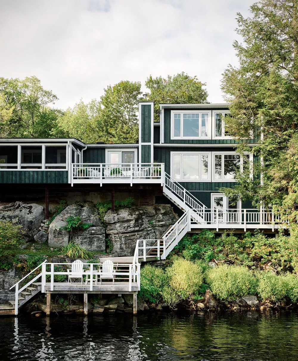 Interiores acogedores de una pequeña casa junto al lago Ontario - Gallery image 19
