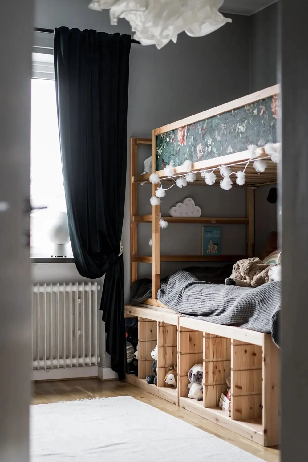 Appartement suédois cosy avec murs de café et mobilier vintage - Gallery image 16