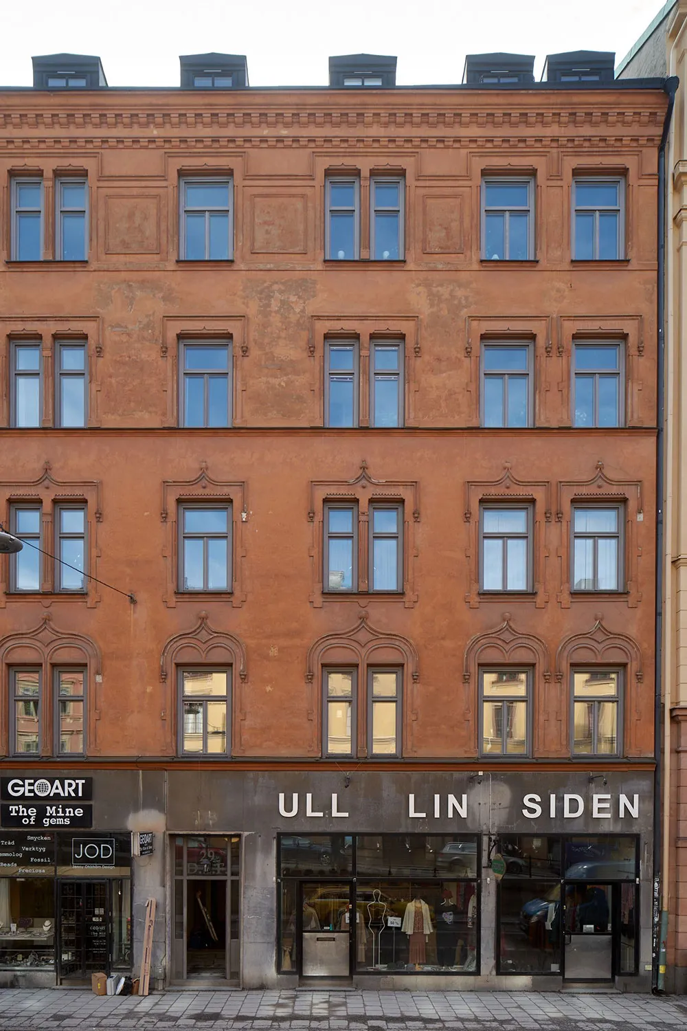 Cozy attic with industrial elements - Gallery image 25