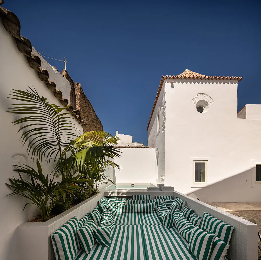 Design moderne avec respect pour le passé : la maison d'hôtes Casa Quatro au Portugal - Gallery image 25