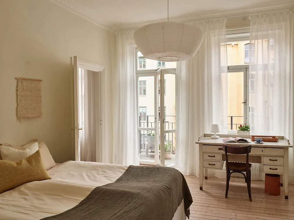 Cozy attic with industrial elements - Gallery image 20