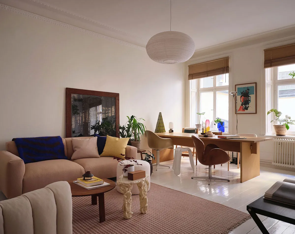 Mueble extravagante y escritorio de oficina en lugar de mesa de comedor: diseño inesperado en Estocolmo (49 m²) - Gallery image 2