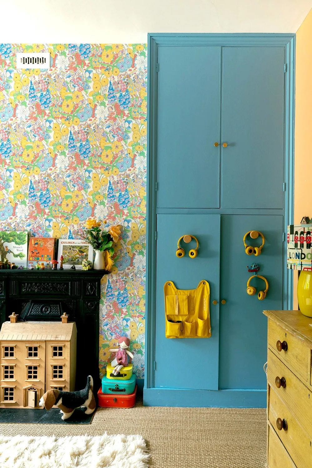 Color and Pattern: Bright Family Home in London - Gallery image 6