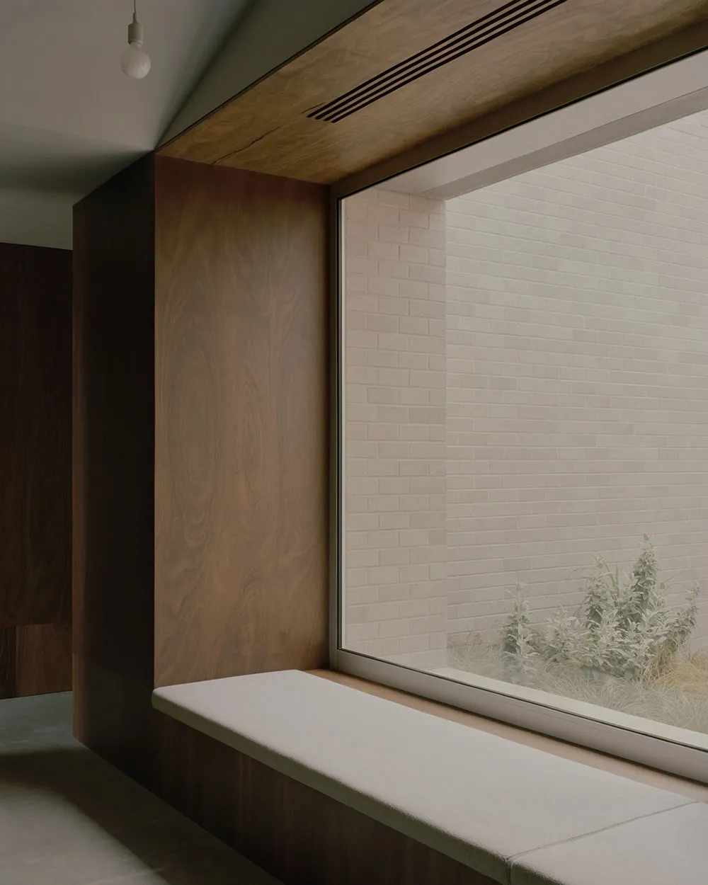 Uroczy minimałizm jednopoziomowego ceglanyego domu w Melbourne - Gallery image 12