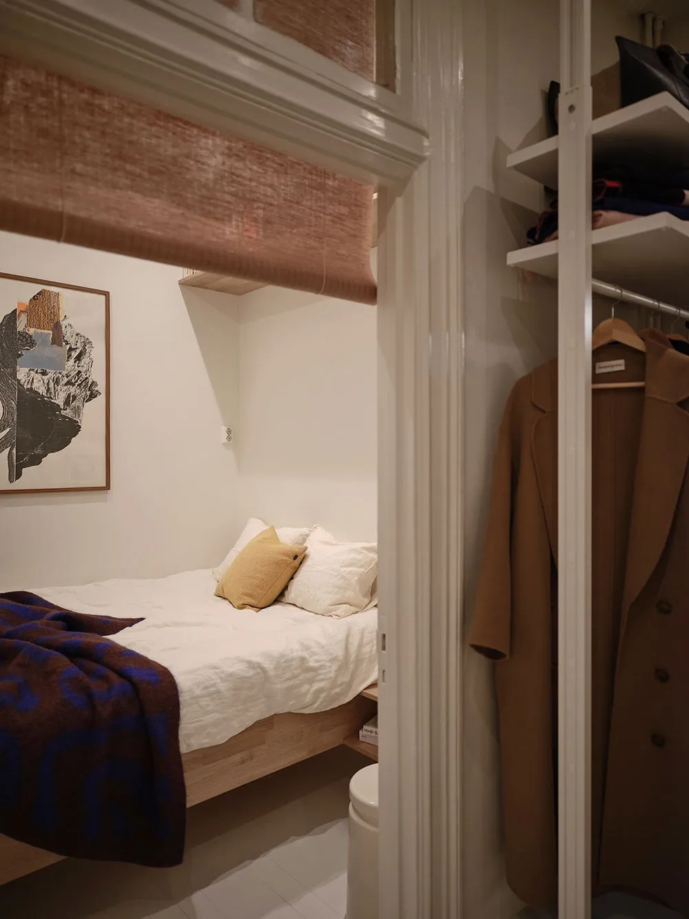 Mueble extravagante y escritorio de oficina en lugar de mesa de comedor: diseño inesperado en Estocolmo (49 m²) - Gallery image 13