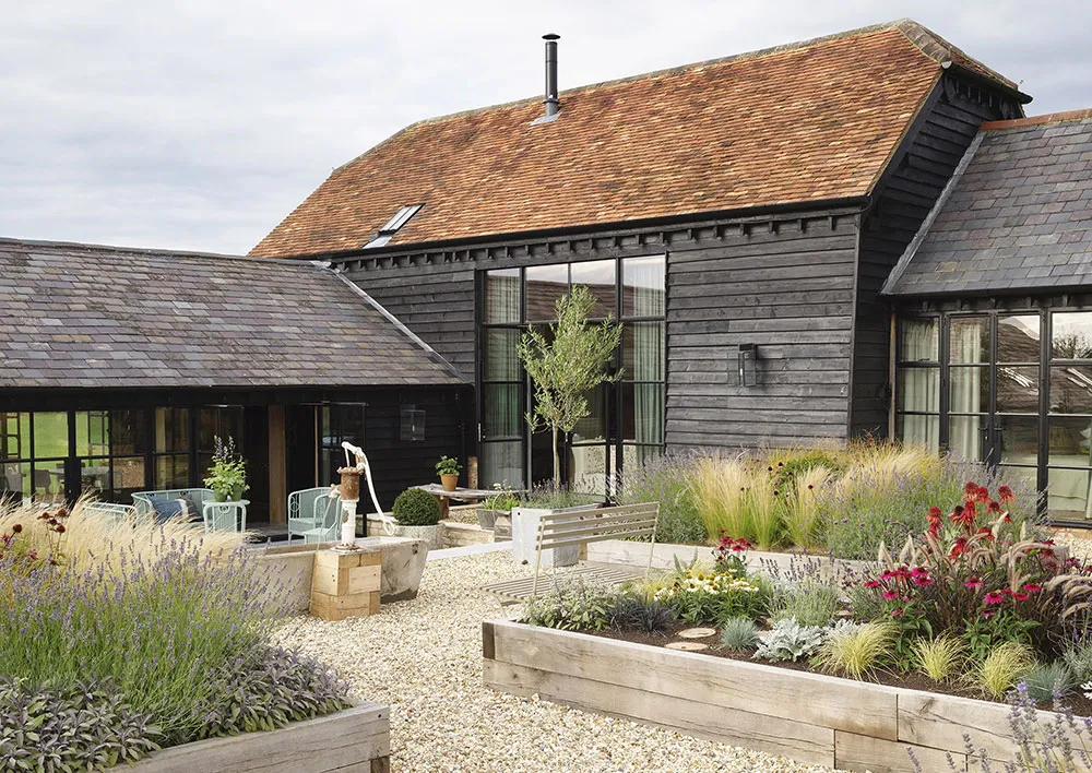 Maison moderne et confortable avec intérieur rénové à partir d'un ancien grenier en Angleterre - Gallery image 1