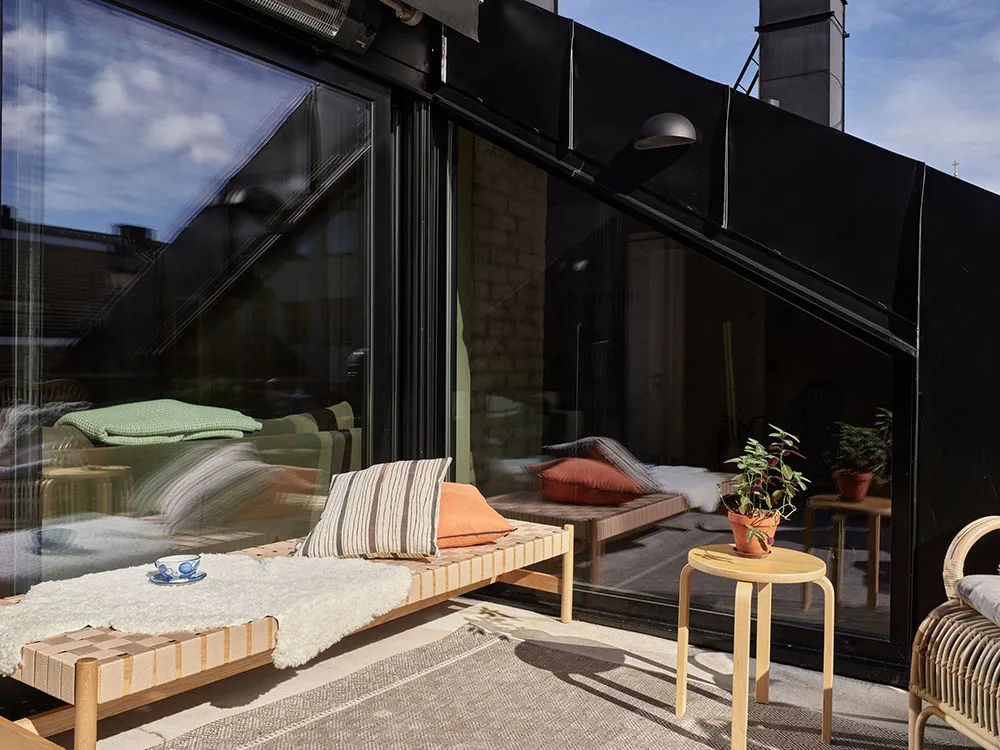 Cozy attic with industrial elements - Gallery image 3