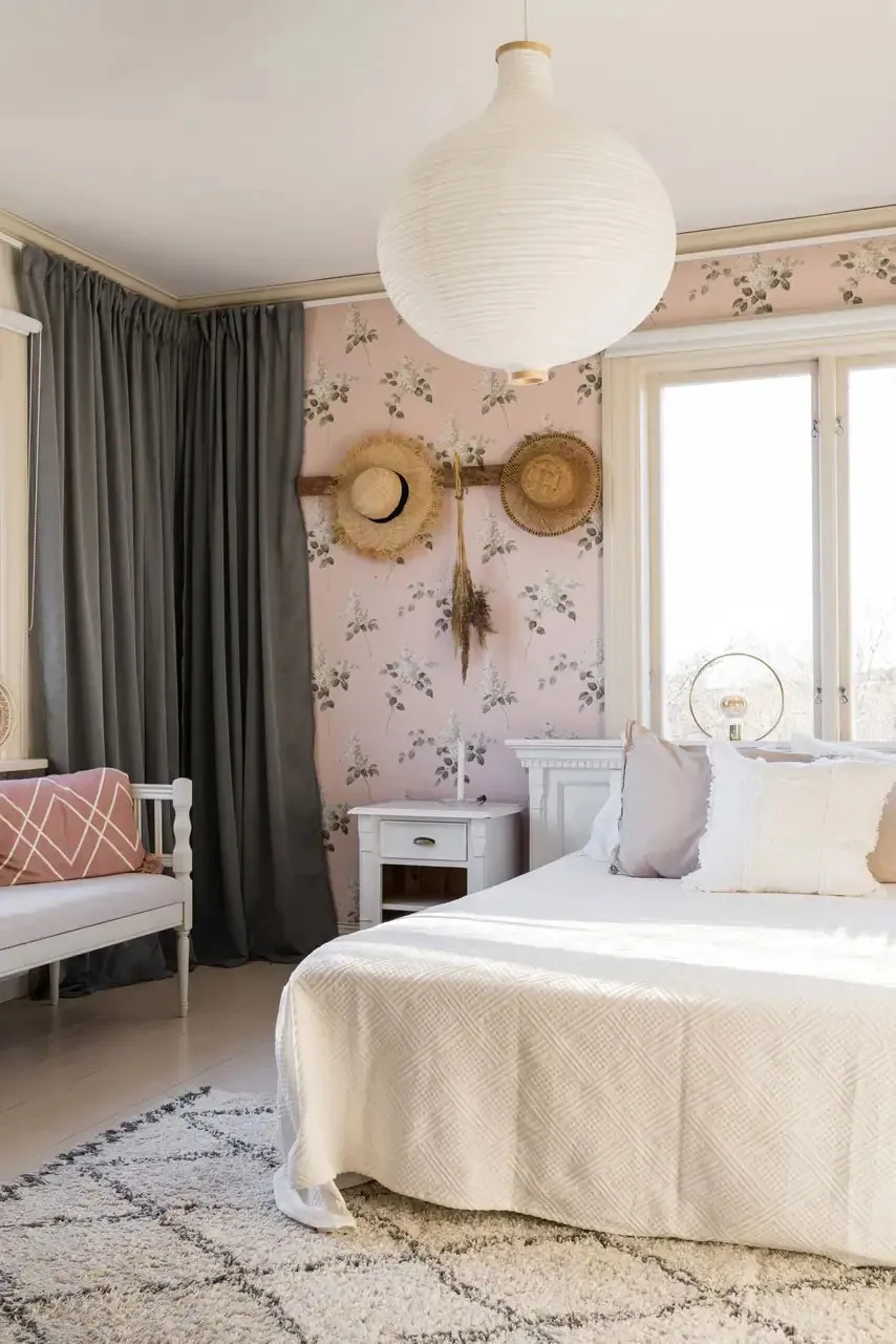 Желтый экстерьер и цветочные обои внутри: душевная дача в Швеции - Gallery image 8