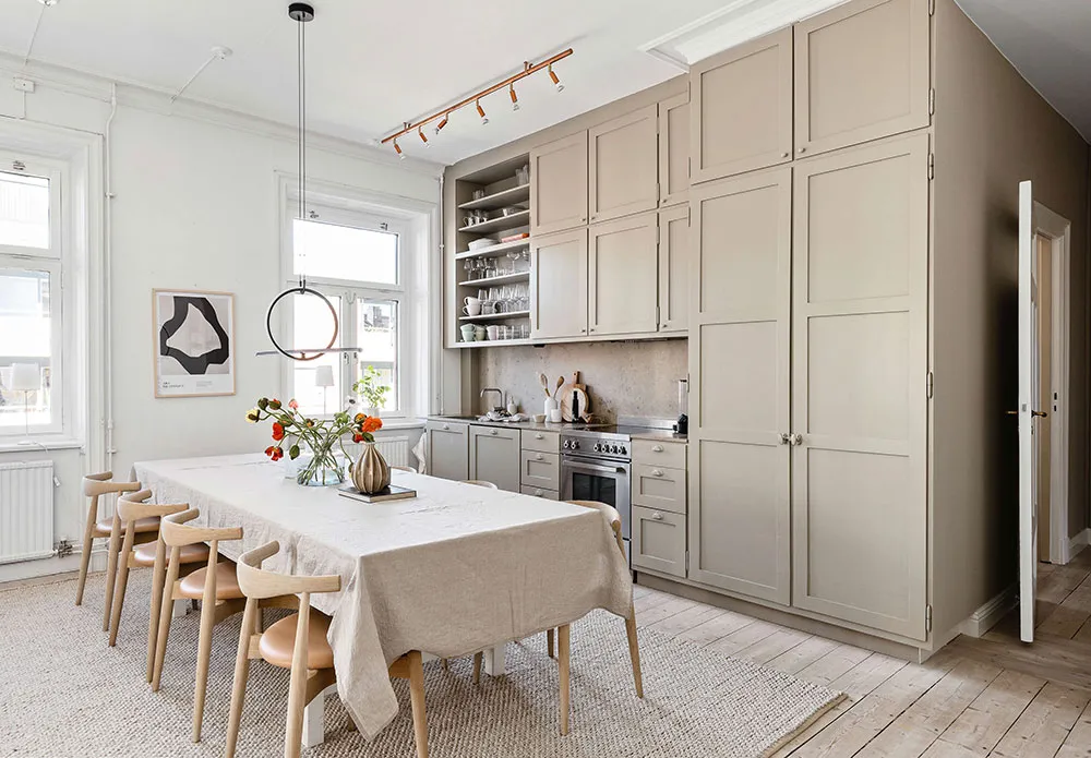 砂色の壁を持つモダンなスカンジナビア風アパートメント(93平方メートル) - Gallery image 7