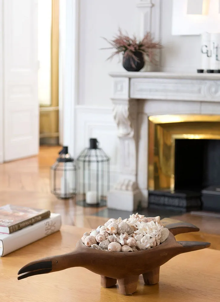 Une magnifique appartement parisien avec un décor classique élégant - Gallery image 3