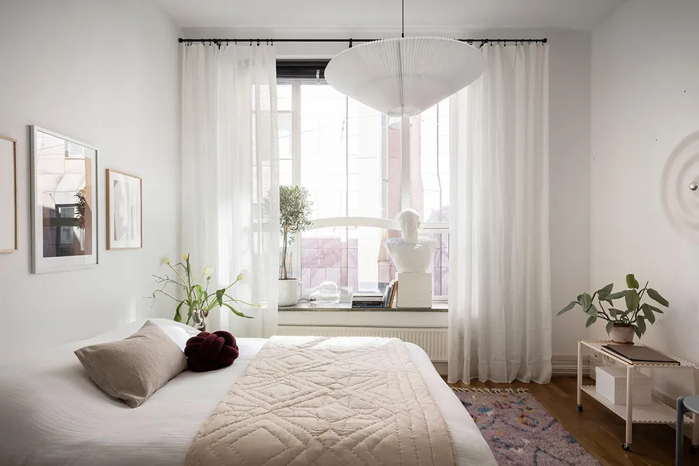 Außergewöhnlich farbenfrohe Farben im skandinavischen Interieur einer schwedischen Wohnung (81 qm) - Gallery image 19