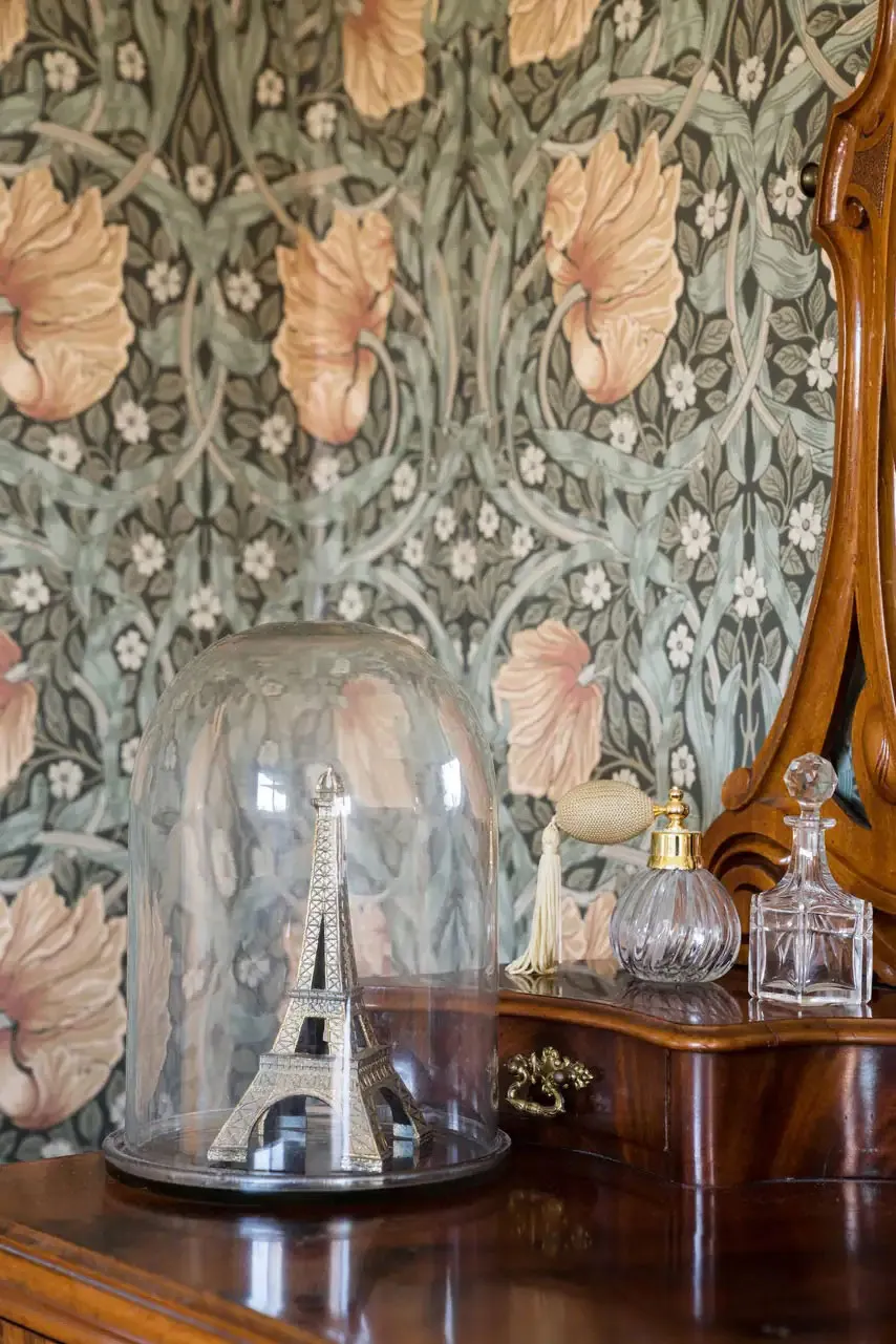 Желтый экстерьер и цветочные обои внутри: душевная дача в Швеции - Gallery image 20