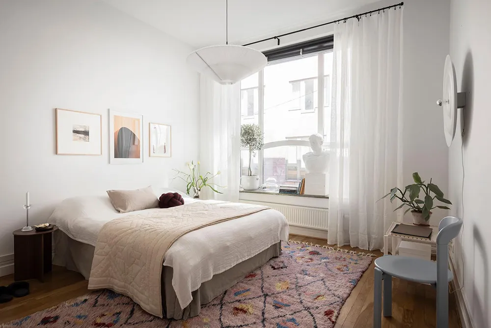 Außergewöhnlich farbenfrohe Farben im skandinavischen Interieur einer schwedischen Wohnung (81 qm) - Gallery image 17