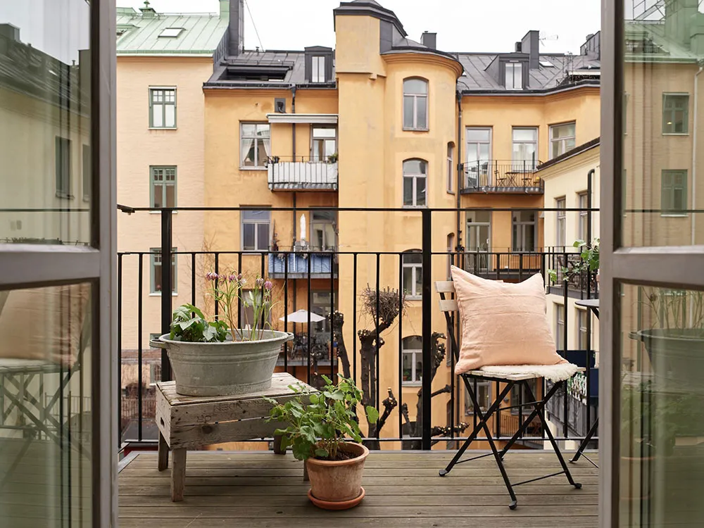 Cozy attic with industrial elements - Gallery image 21