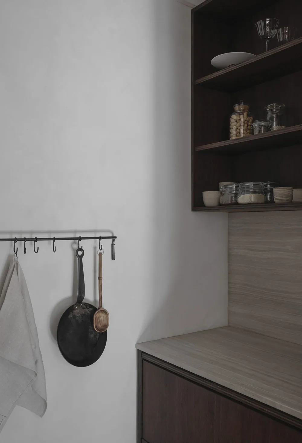 Elegancki minimalizm dla młodej rodziny z dziećmi w Oslo - 7