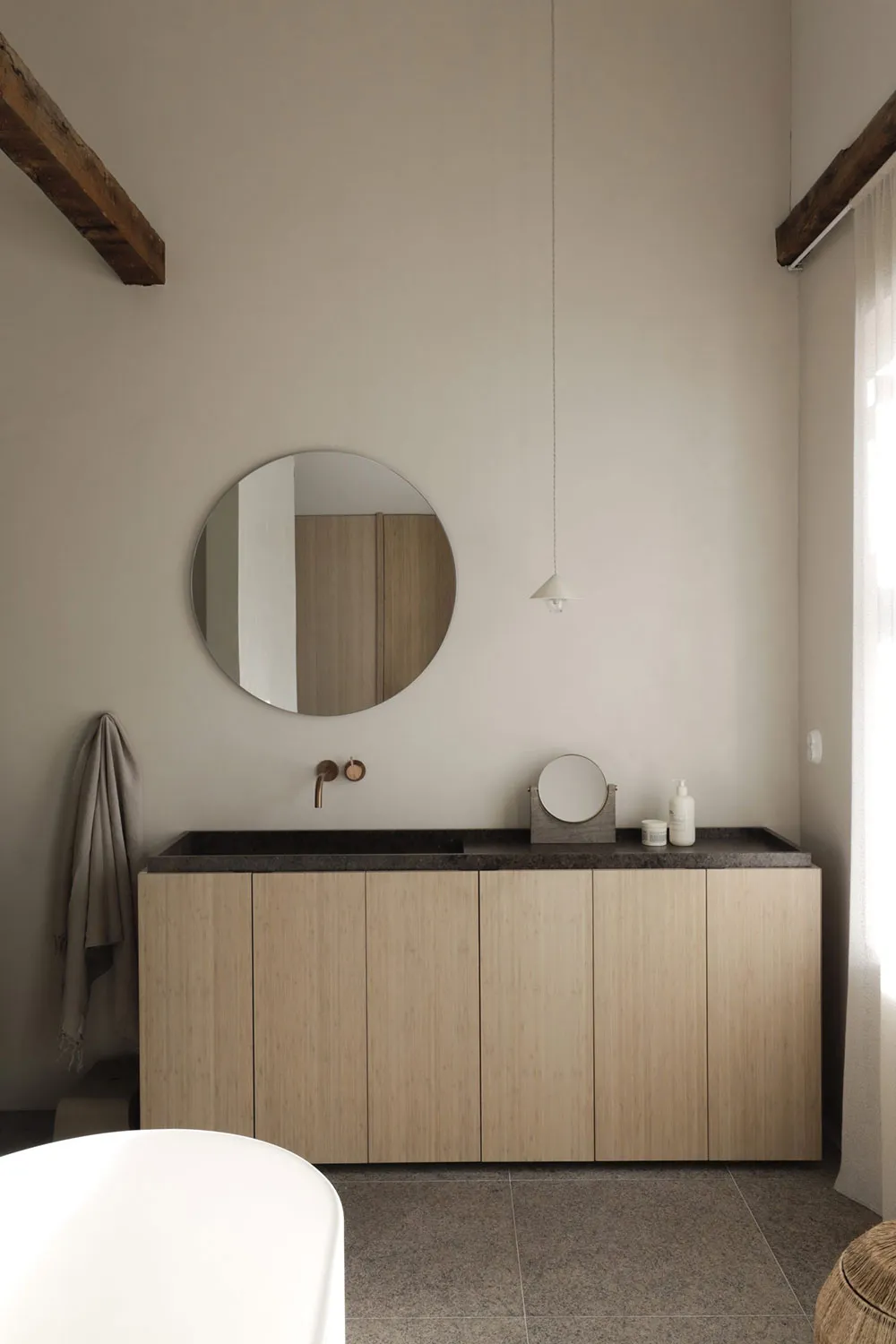 Elegancki minimalizm dla młodej rodziny z dziećmi w Oslo - 17