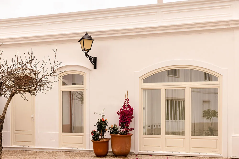 Design moderne avec respect pour le passé : la maison d'hôtes Casa Quatro au Portugal - Gallery image 23