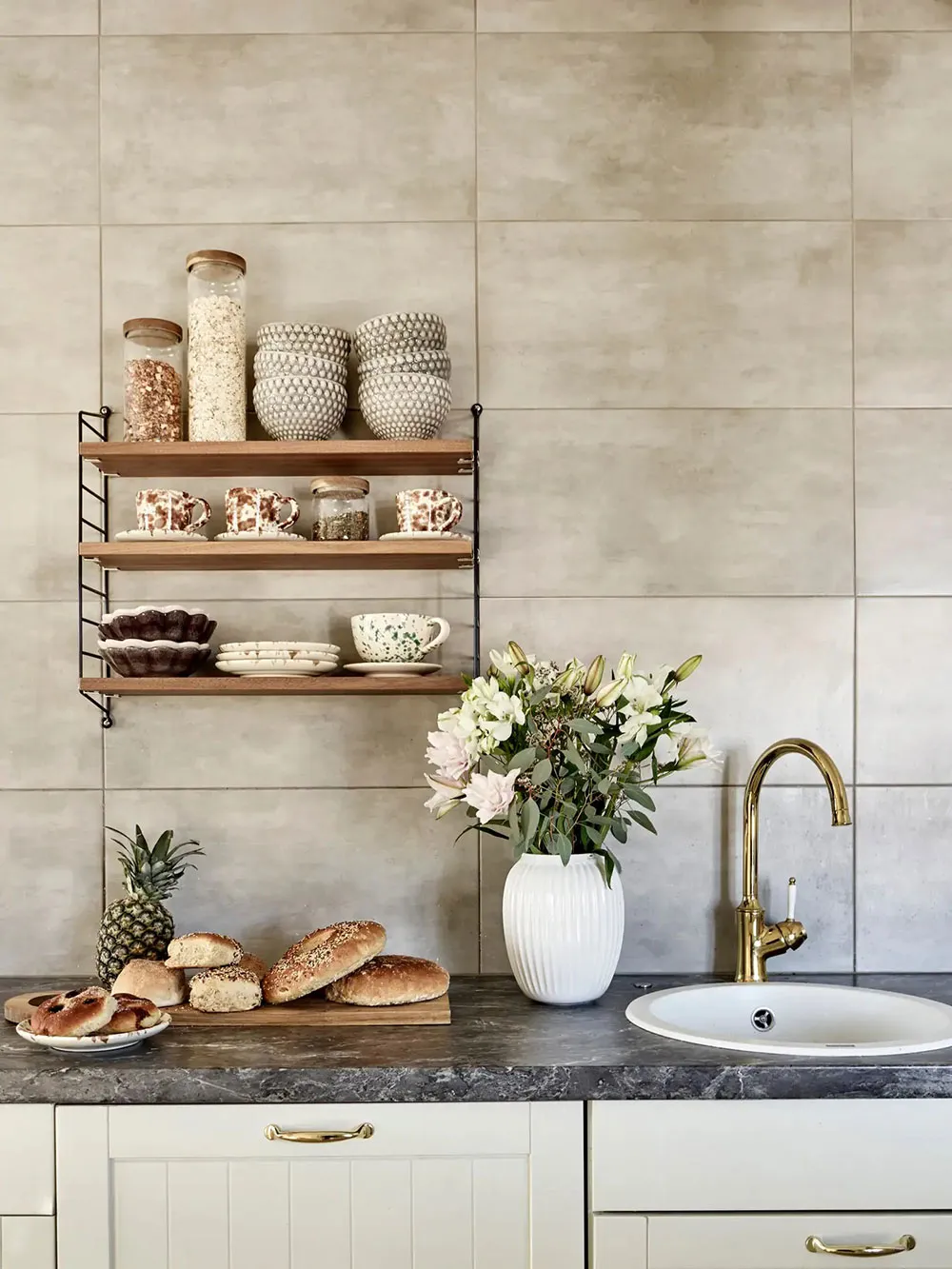 Eleganckie i ciepłe wnętrza szwedzkich kottedży - Gallery image 9