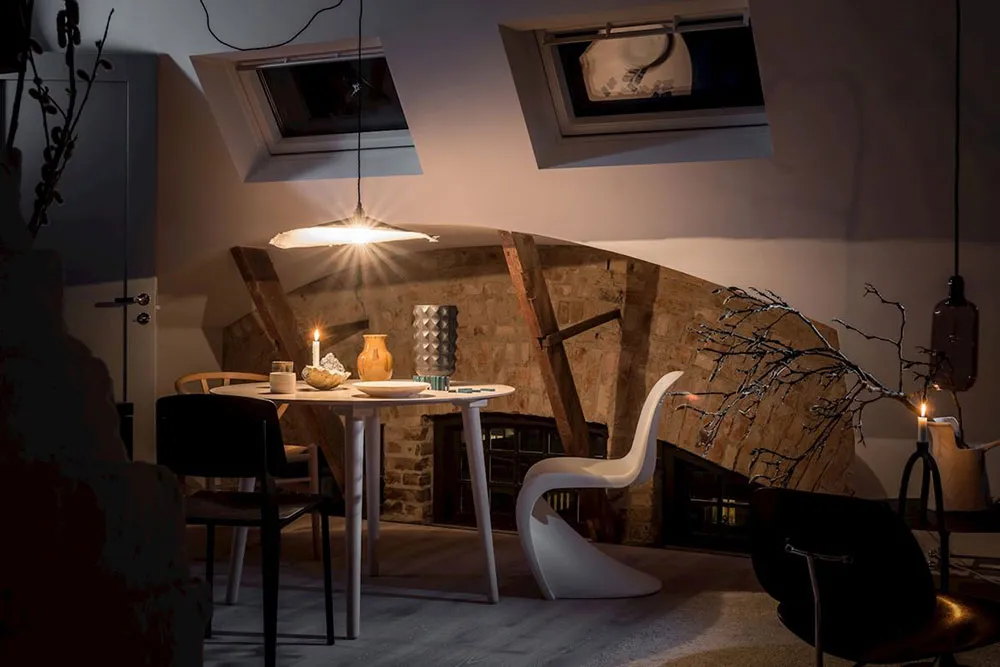 Chambre d'été confortable et petite avec meubles élégants et posters (35 m²) - Gallery image 8