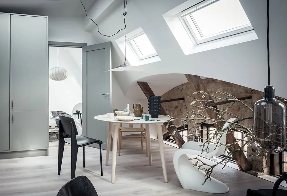 Chambre d'été confortable et petite avec meubles élégants et posters (35 m²) - Gallery image 9