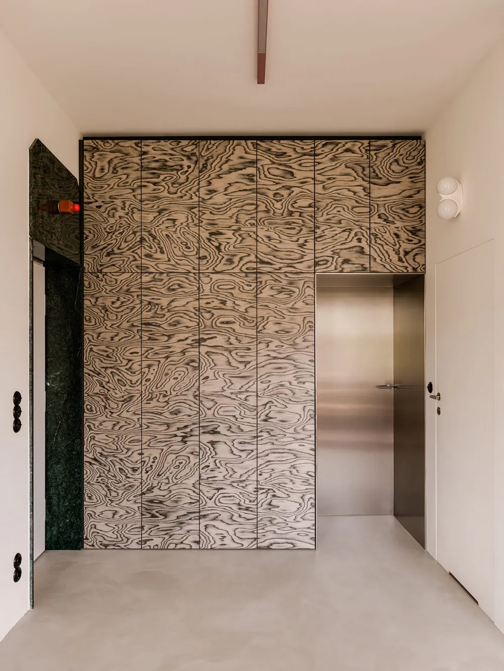 Смелая мебель и материалы в дизайне небольшой квартиры в Варшаве (45 кв. м) - Gallery image 6