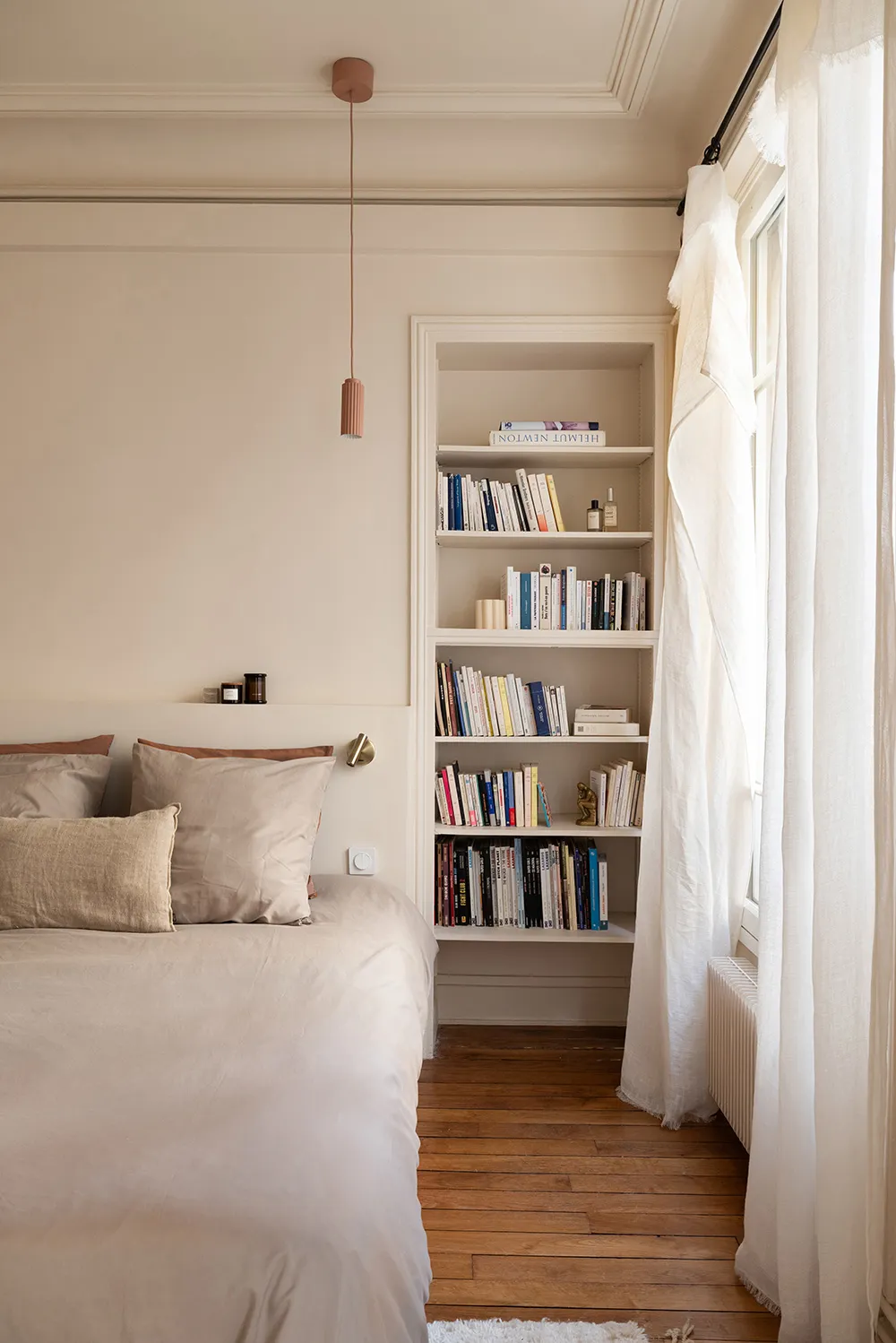 Изящные детали и мягкий современный дизайн: квартира в Париже - Gallery image 12