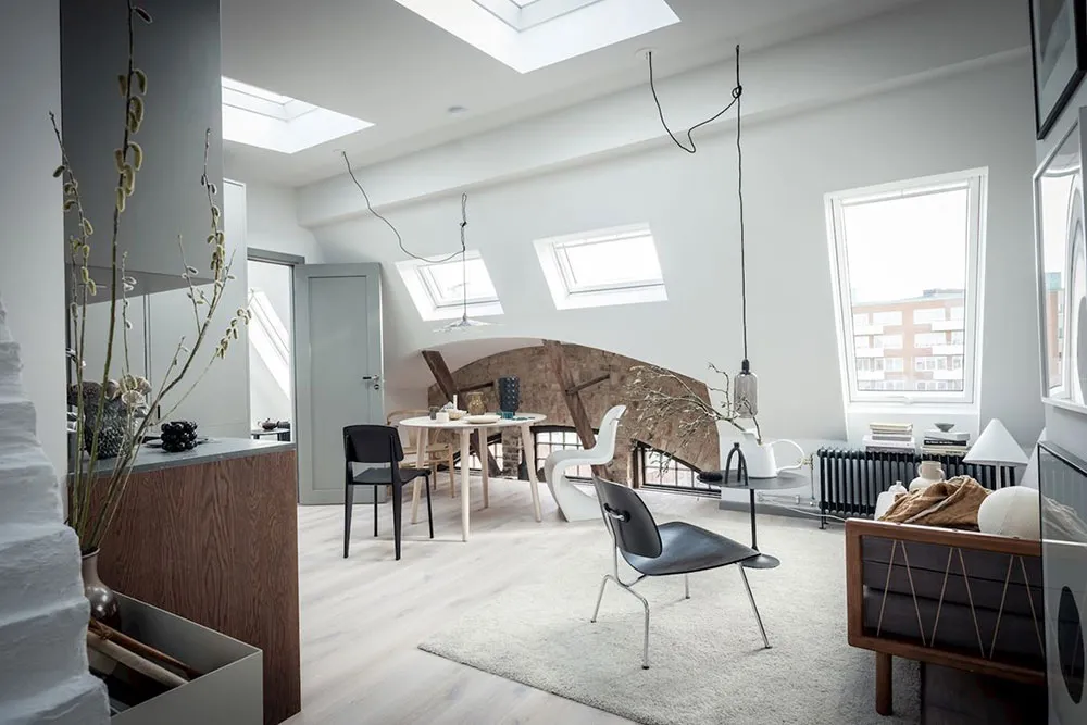 Chambre d'été confortable et petite avec meubles élégants et posters (35 m²) - Gallery image 2