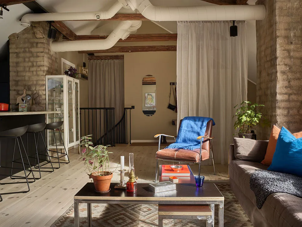 Cozy attic with industrial elements - Gallery image 6