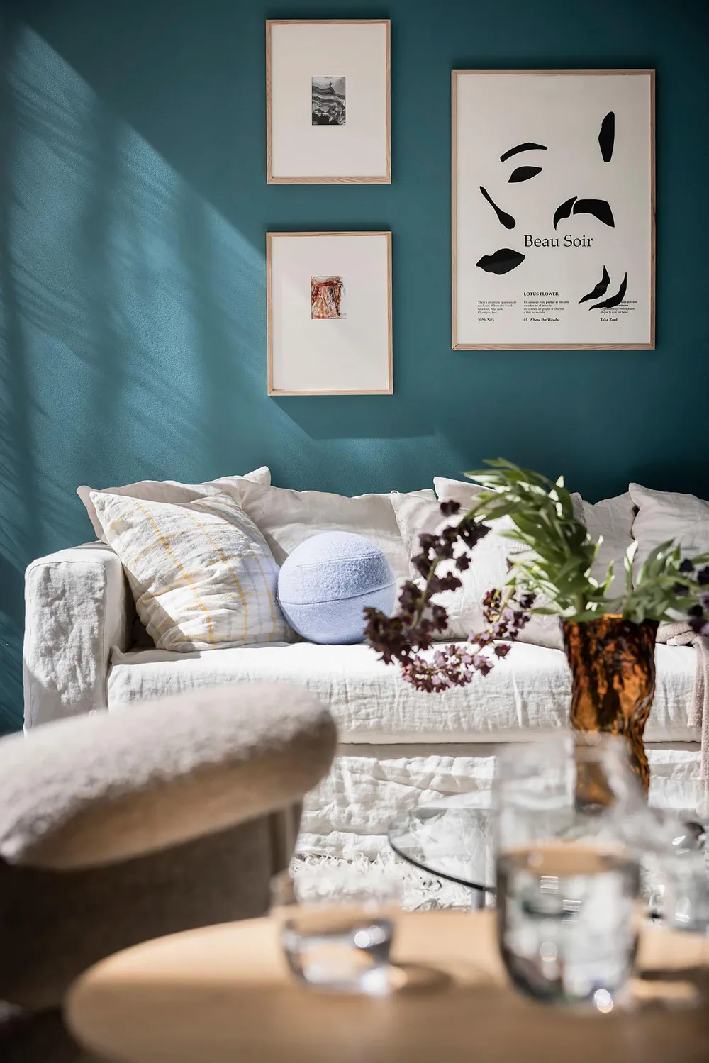 Außergewöhnlich farbenfrohe Farben im skandinavischen Interieur einer schwedischen Wohnung (81 qm) - Gallery image 3