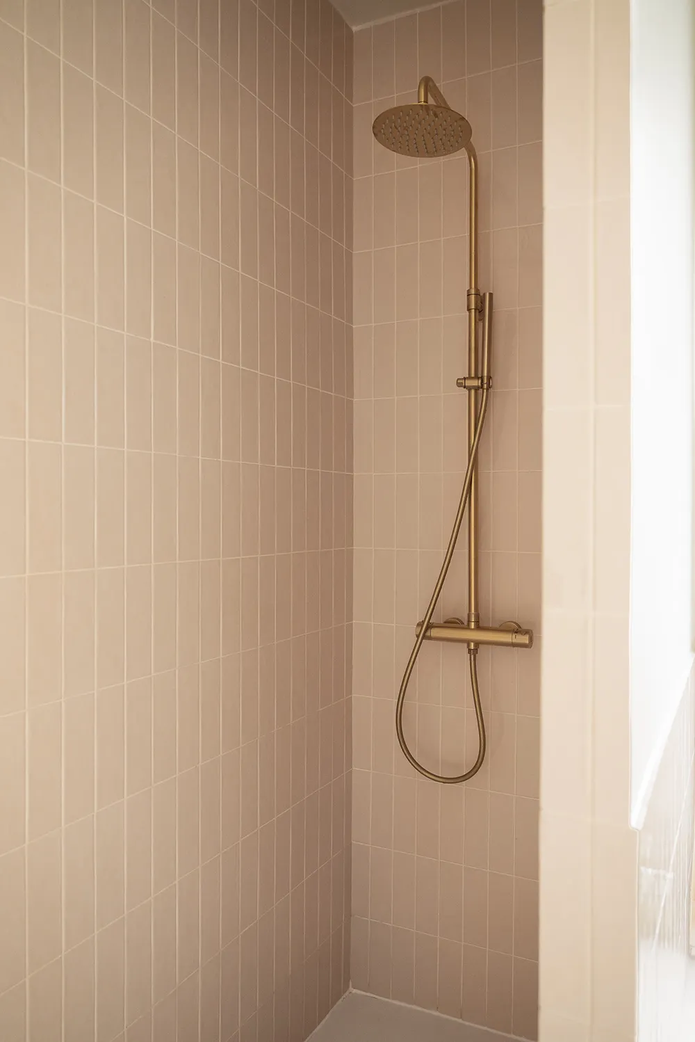 Изящные детали и мягкий современный дизайн: квартира в Париже - Gallery image 17