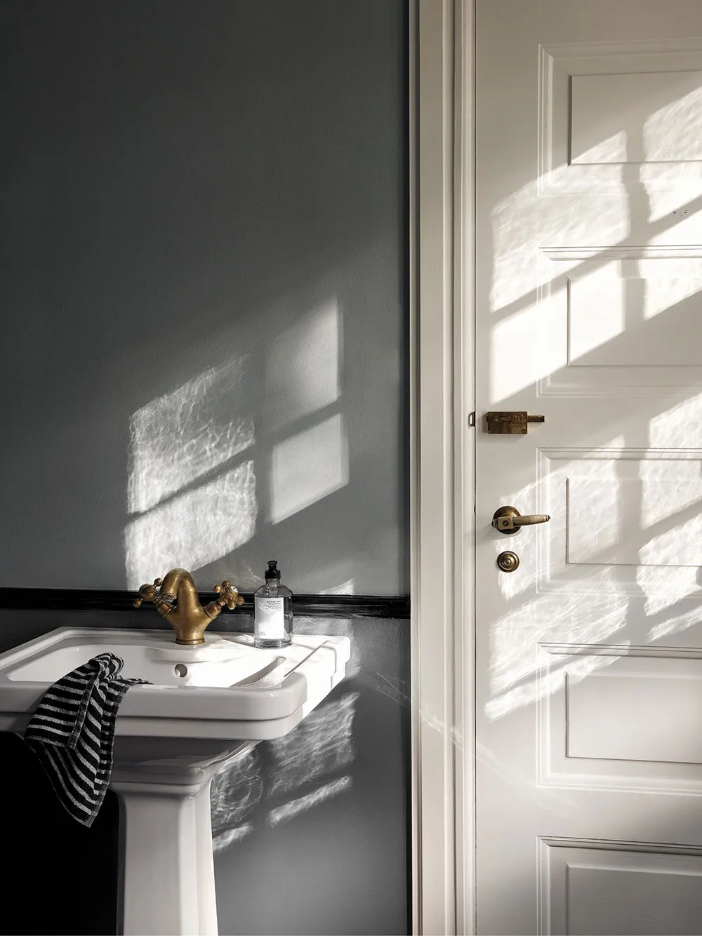 Superbes peintures intérieures Notes de designers danois - Gallery image 18