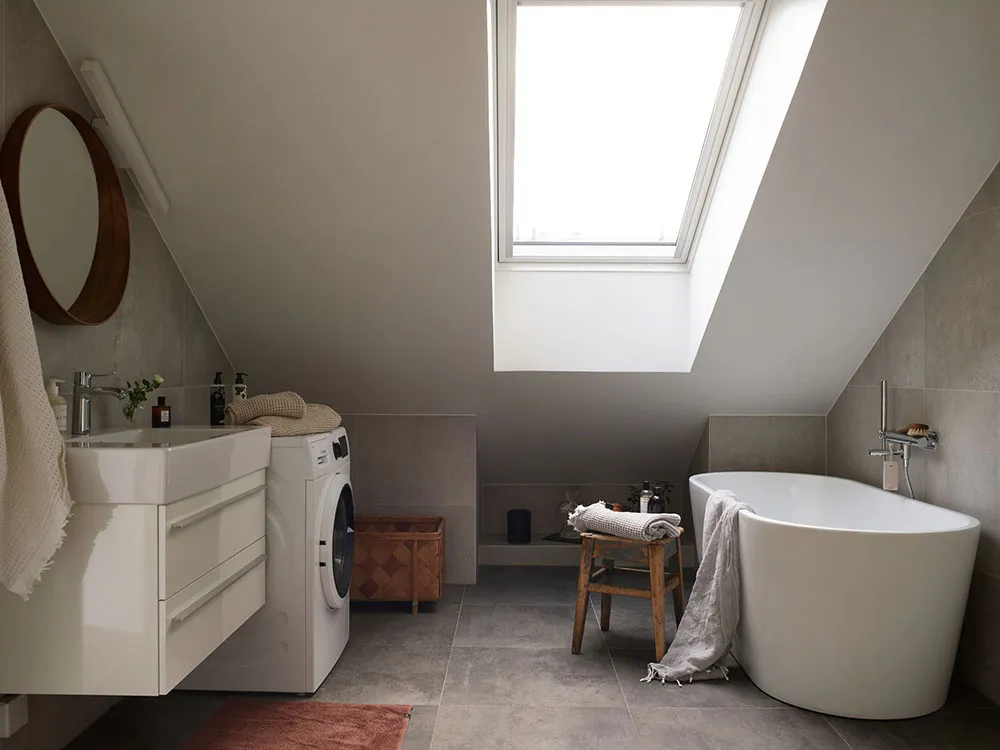 Cozy attic with industrial elements - Gallery image 15