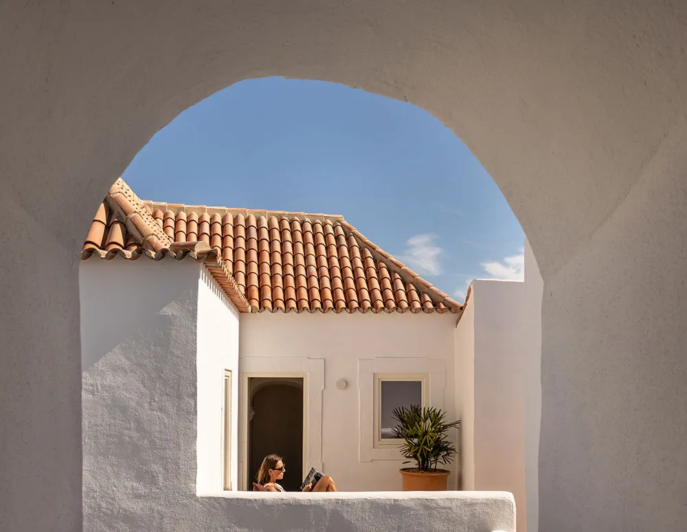 Design moderne avec respect pour le passé : la maison d'hôtes Casa Quatro au Portugal - Gallery image 12