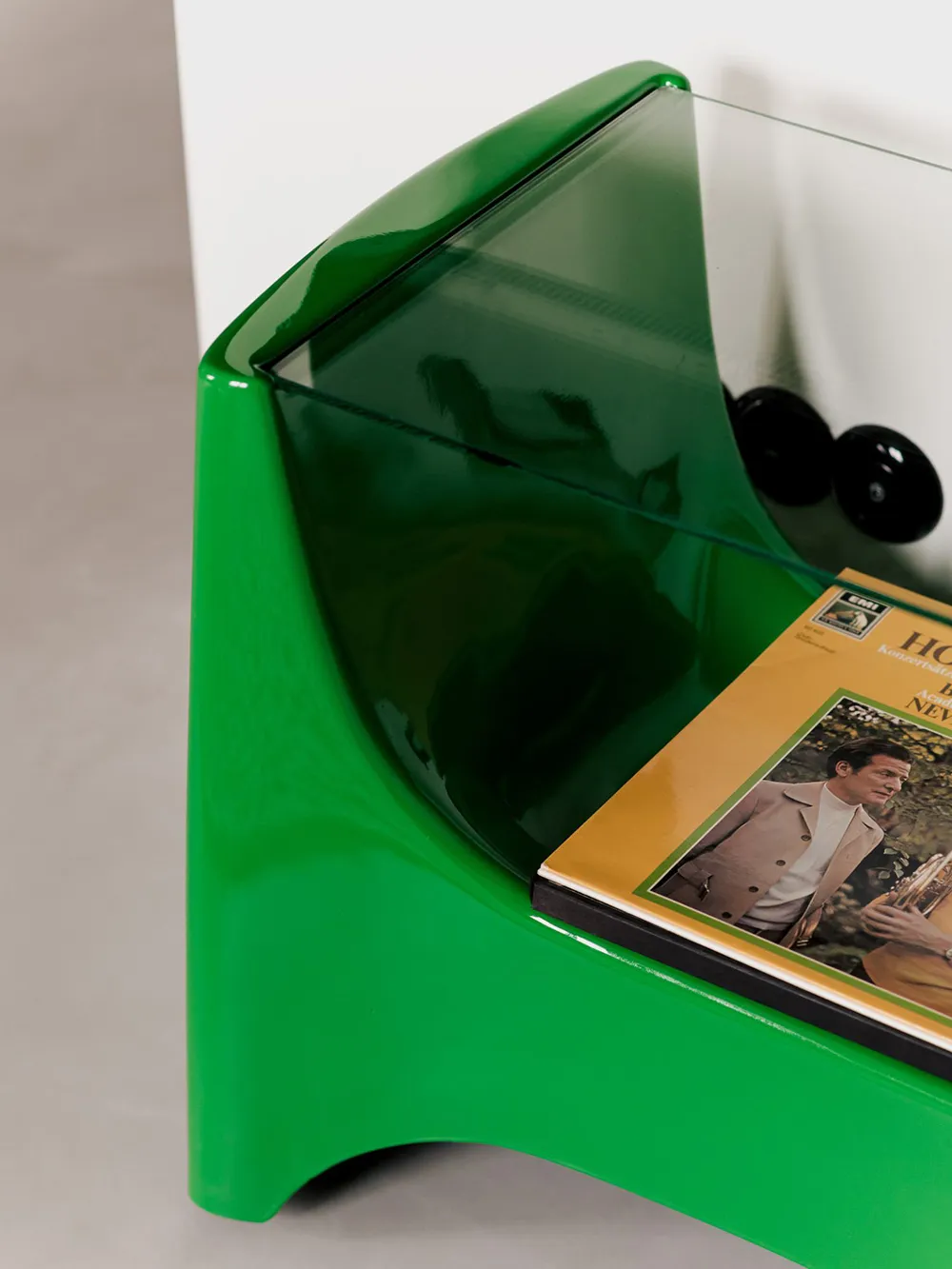 Смелая мебель и материалы в дизайне небольшой квартиры в Варшаве (45 кв. м) - Gallery image 4