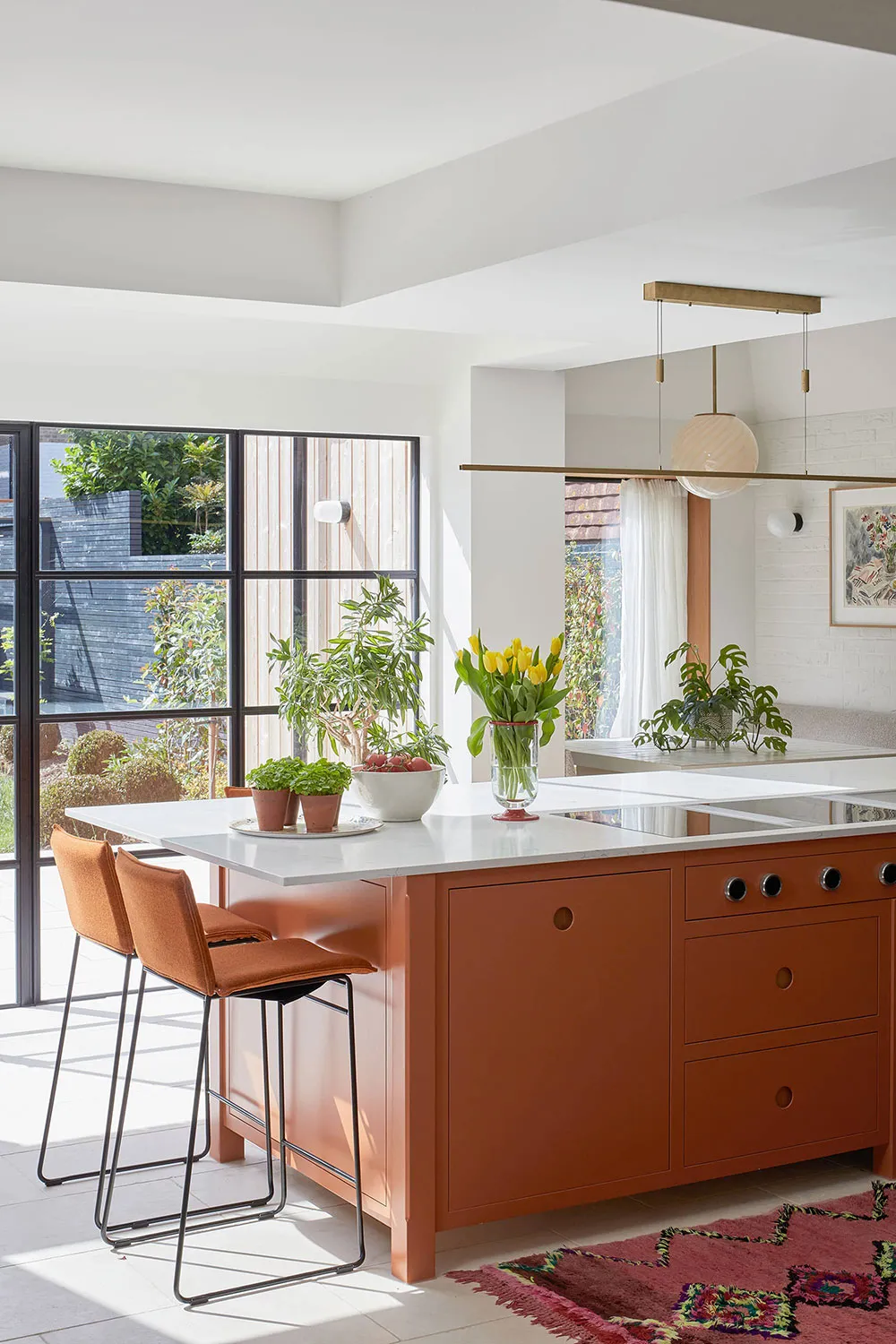 Красочный и игривый интерьер красивого исторического дома в Англии - Gallery image 4