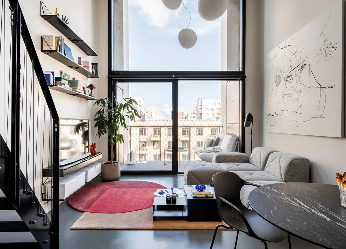 Mały loft z antresoli w Stokholmie (35 m²)