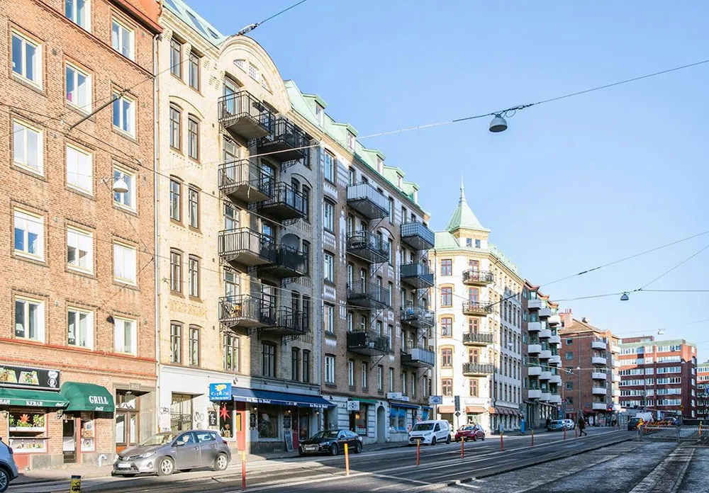 Chambre d'été confortable et petite avec meubles élégants et posters (35 m²) - Gallery image 20