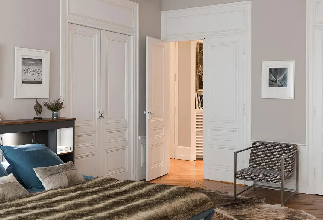 Une magnifique appartement parisien avec un décor classique élégant - Gallery image 17