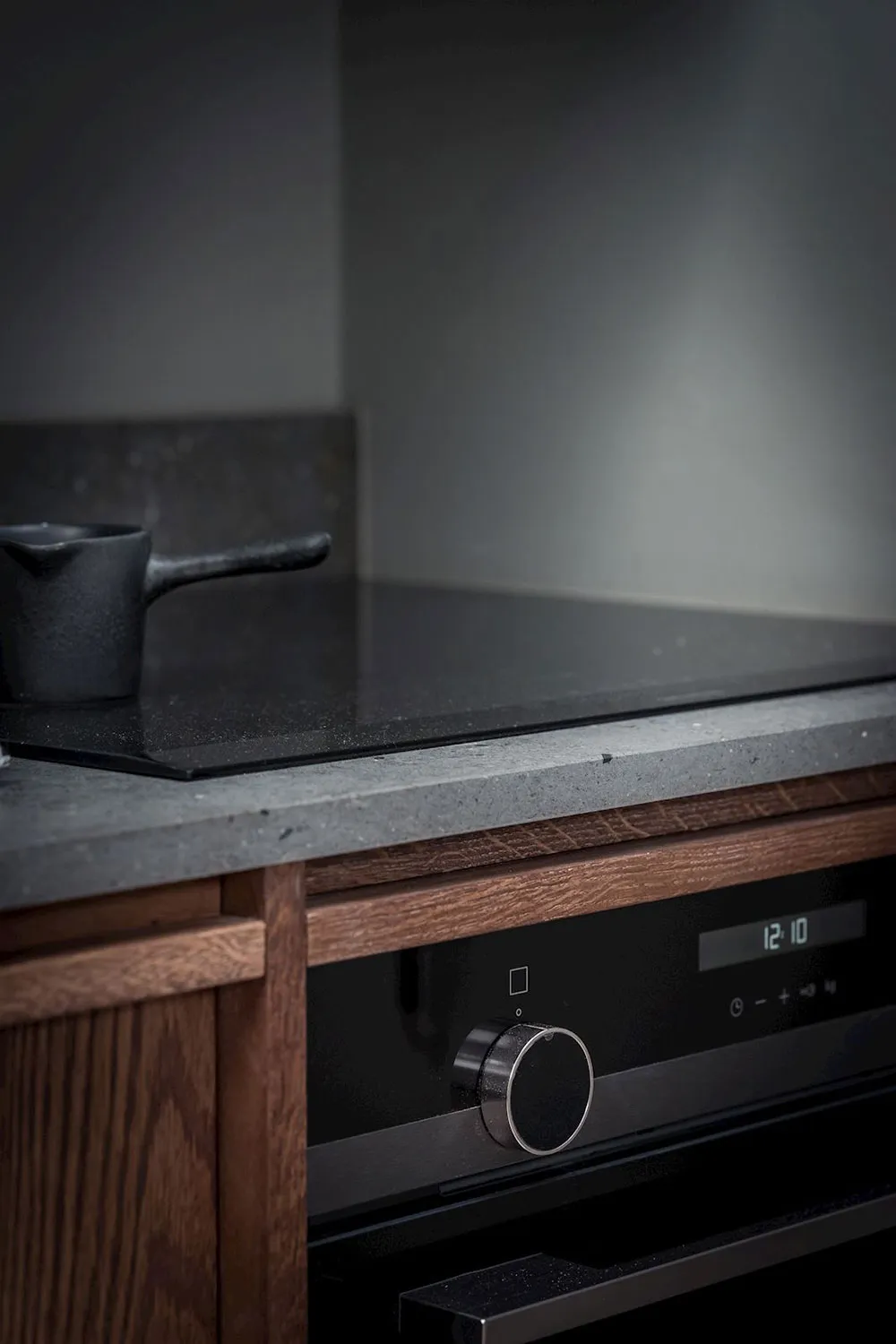 Chambre d'été confortable et petite avec meubles élégants et posters (35 m²) - Gallery image 13