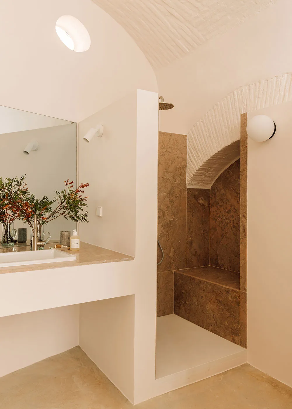 Design moderne avec respect pour le passé : la maison d'hôtes Casa Quatro au Portugal - Gallery image 17